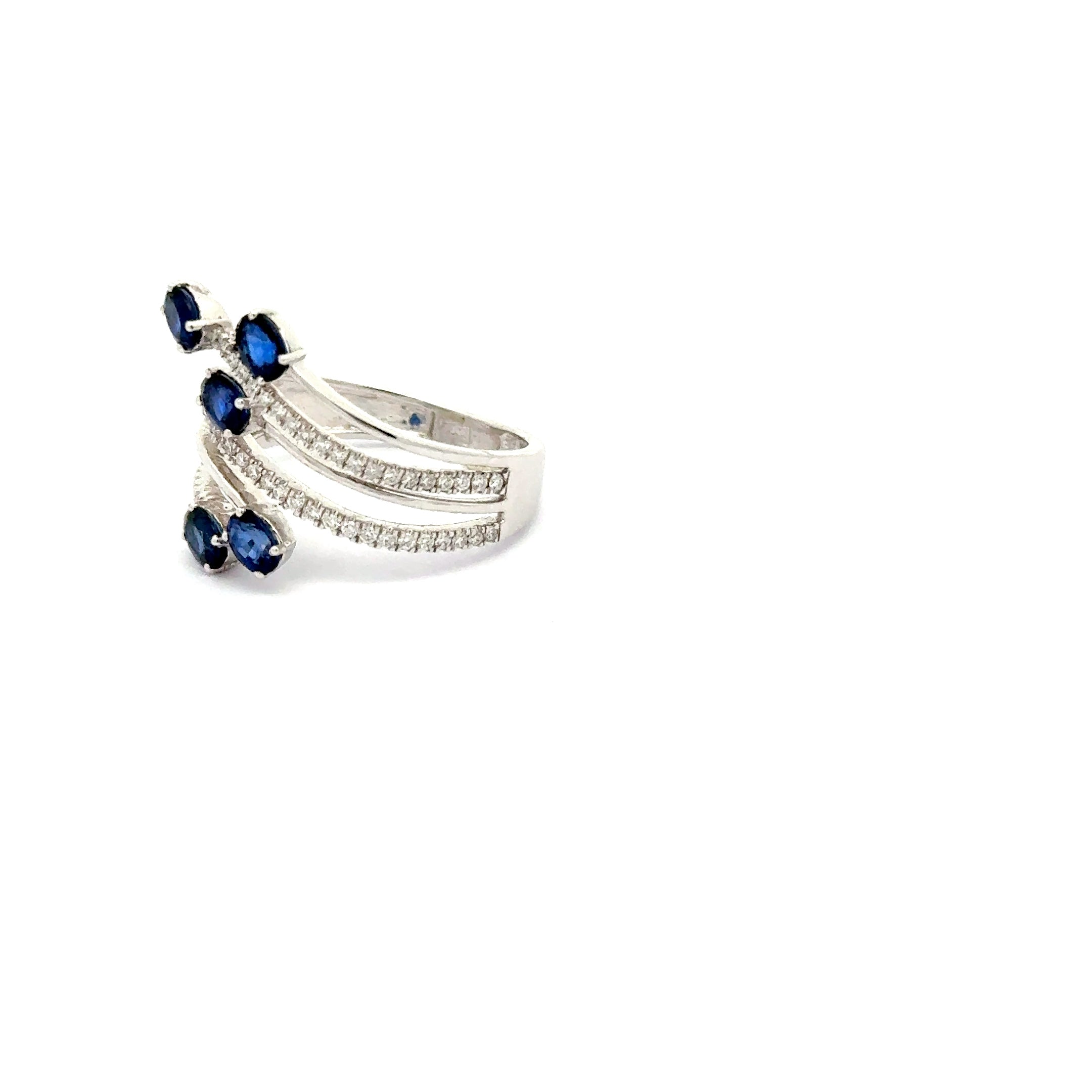 white gold Ring with Oval Cabochon Sapphires